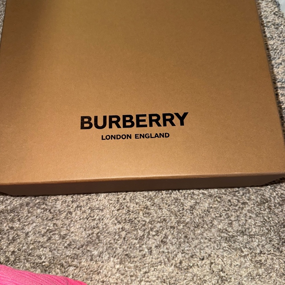 Burberry Luxurious Gold Box